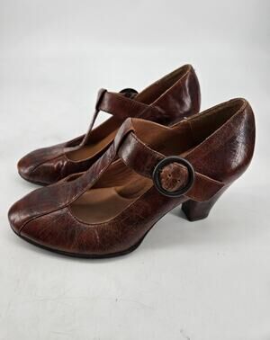 Born Crown Shoes Heels T Strap Mary Jane Distressed Leather Closed Toe Pump Sz 8